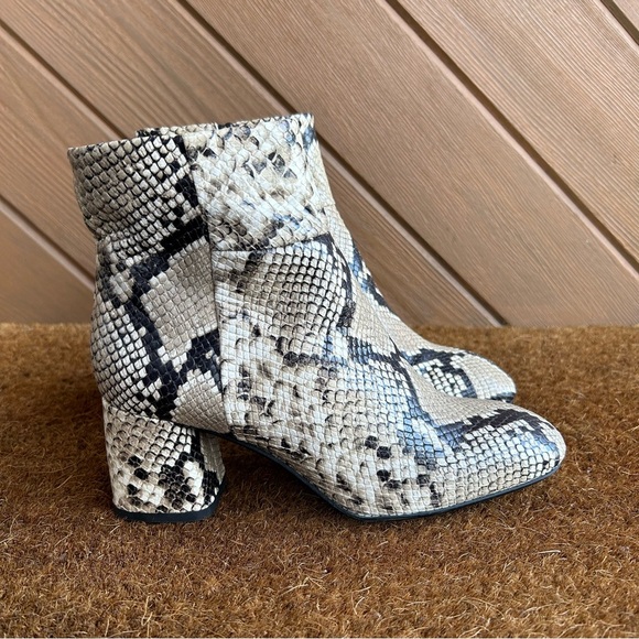 Embossed snake skin boots- made in Italy sz 8.5 - Picture 2 of 8